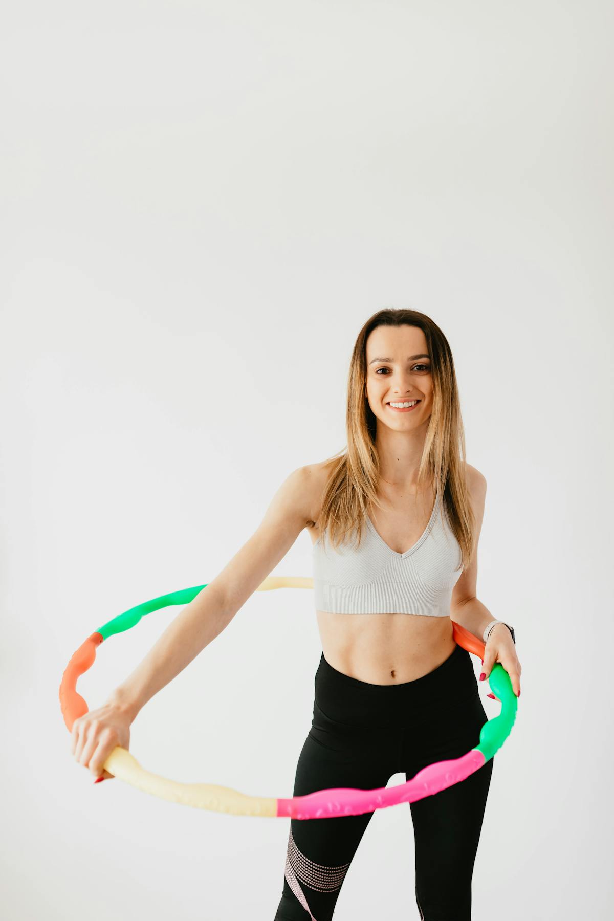 Persona tomando suplementos - por qué la gente cambia a vitaminas en gomitas